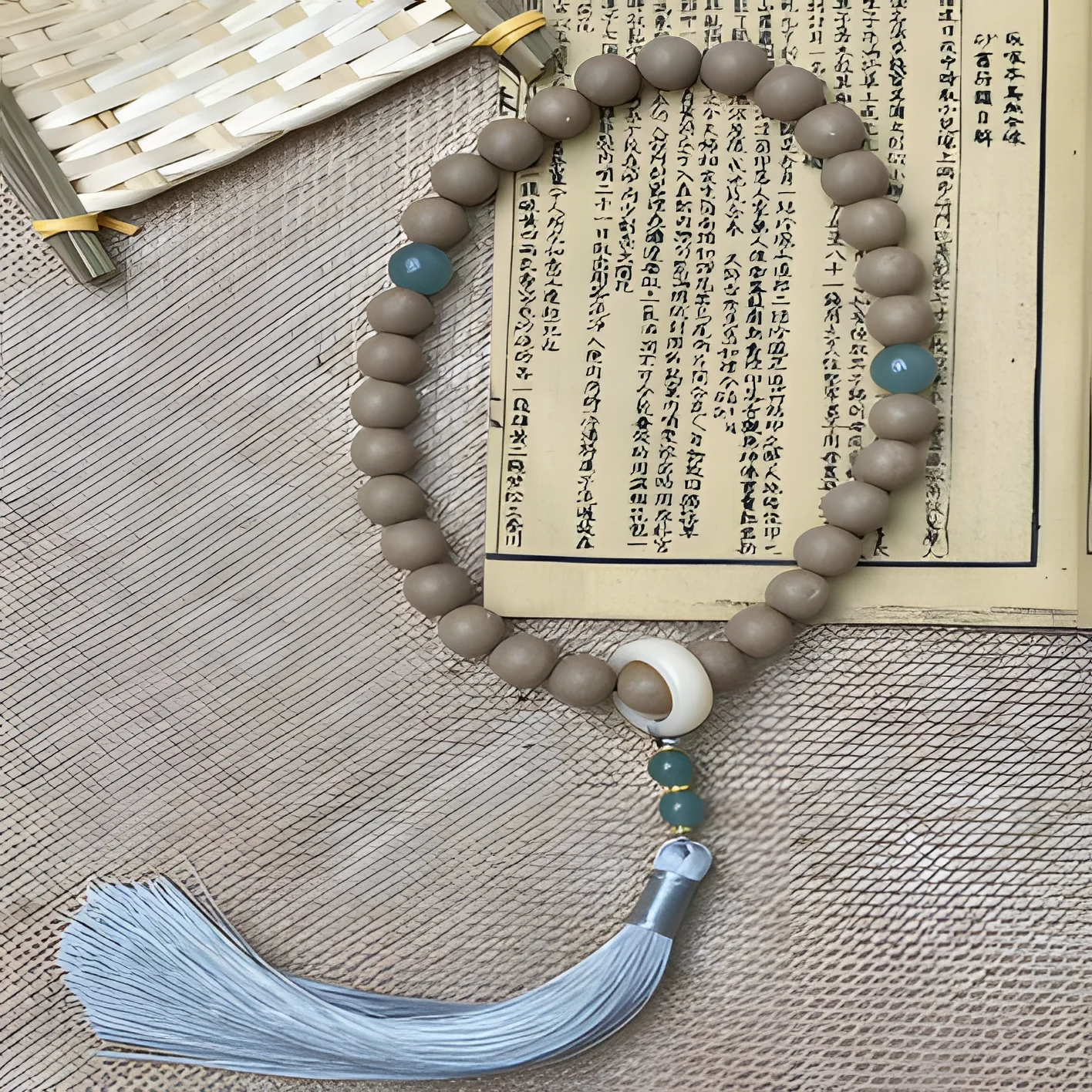 White Ambergris — 1.2cm*31颗+配饰