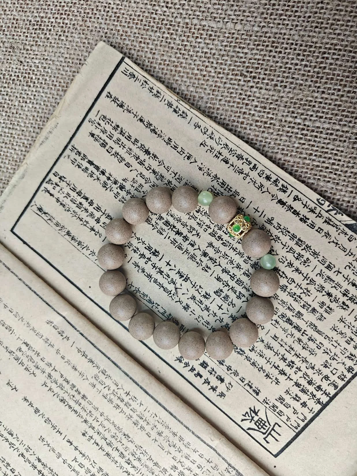 White Ambergris — 1.2cm*16颗+配饰