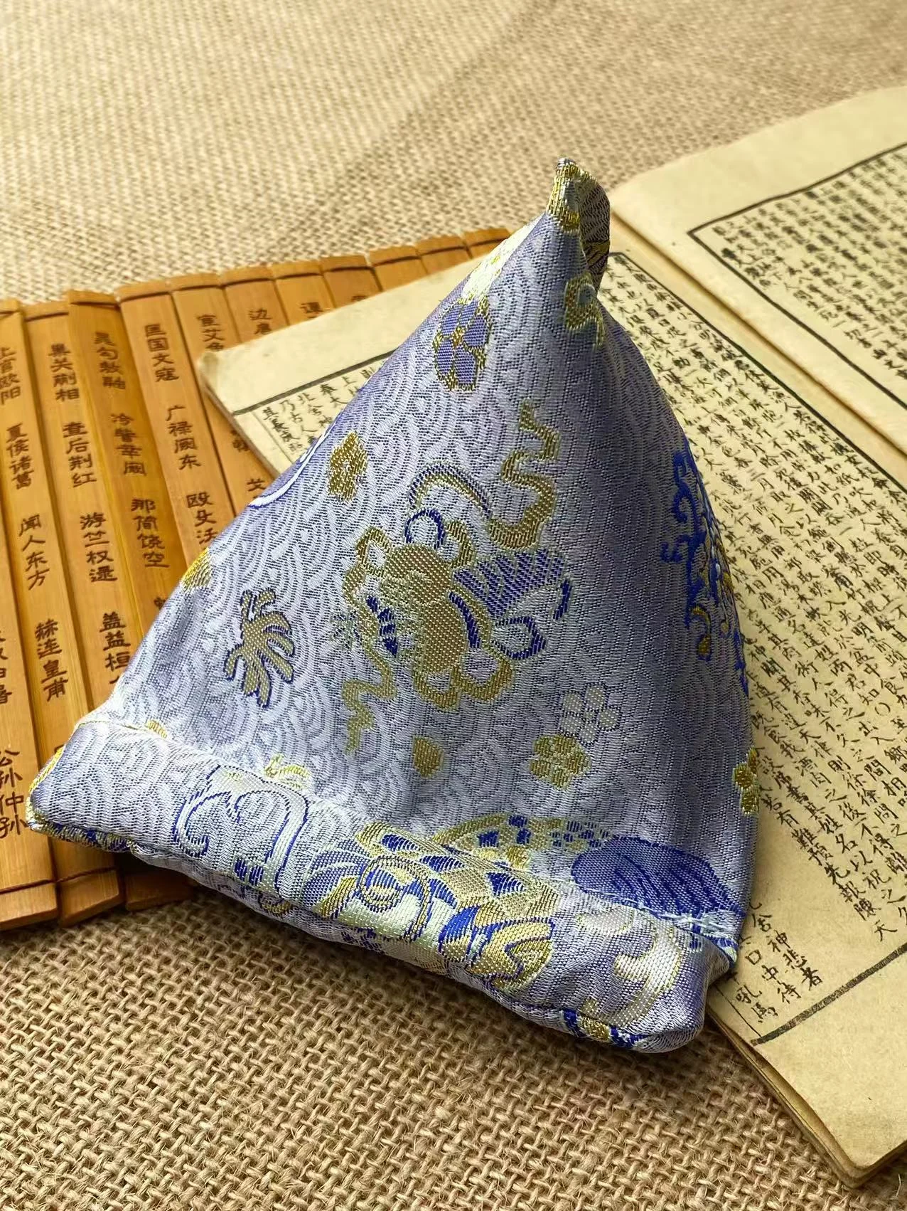 Aromatic Phone Stand — 包