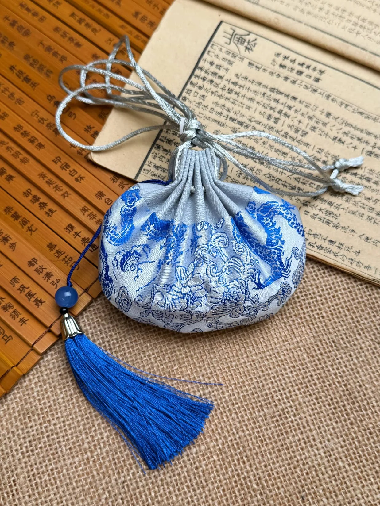 Gold-Ingot Sachet — 包