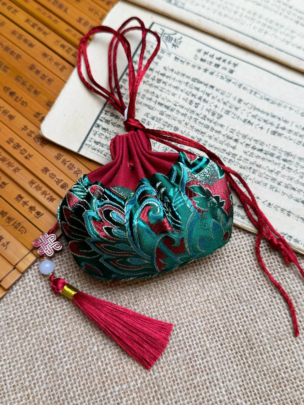 Gold-Ingot Sachet — 包
