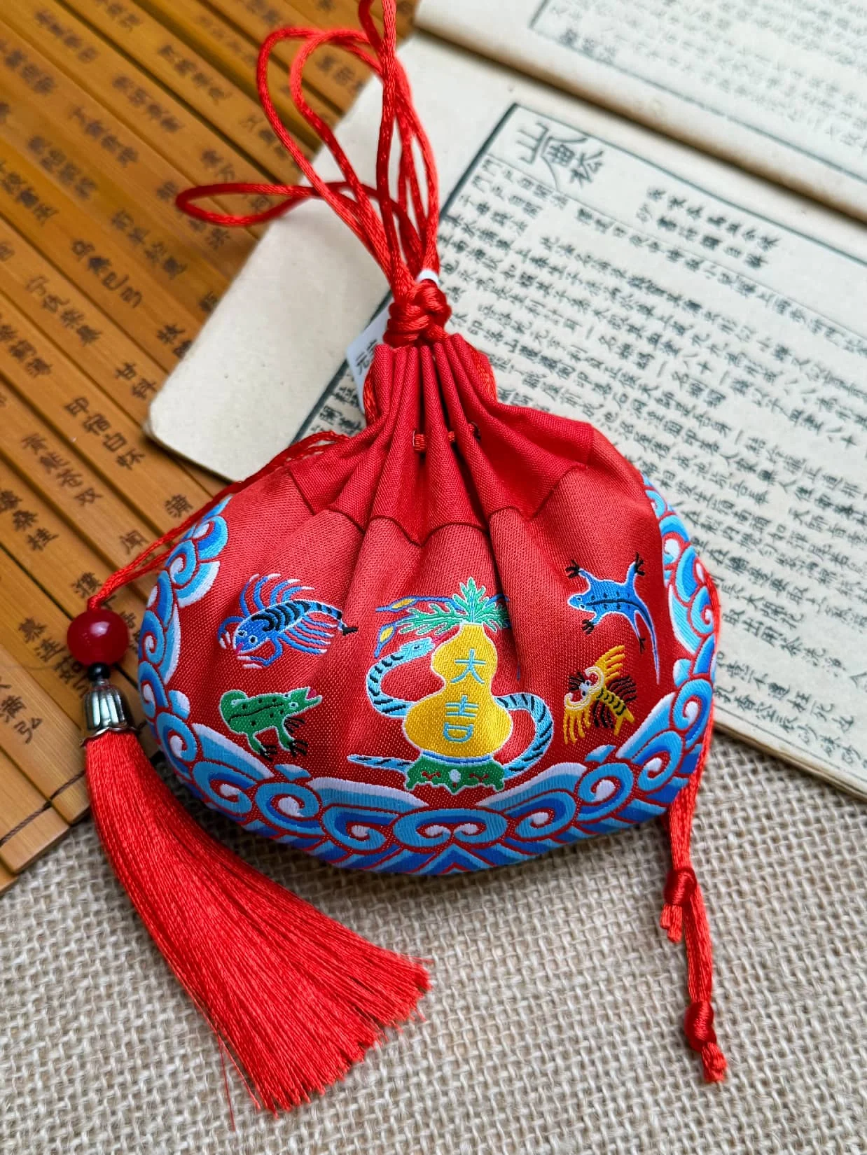 Gold-Ingot Sachet — 包