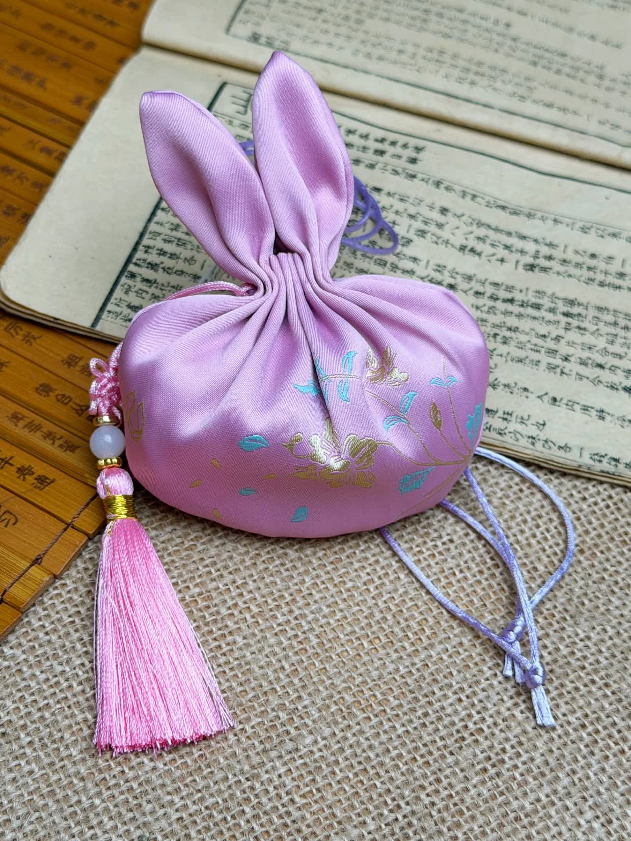 Rabbit Sachet — 包